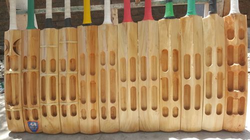Cricket Bat - Finest Quality Wood, Multicolour, Excellent Durability & Optimal Curve Dimensions
