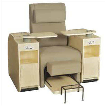 Mani Pedi Solution