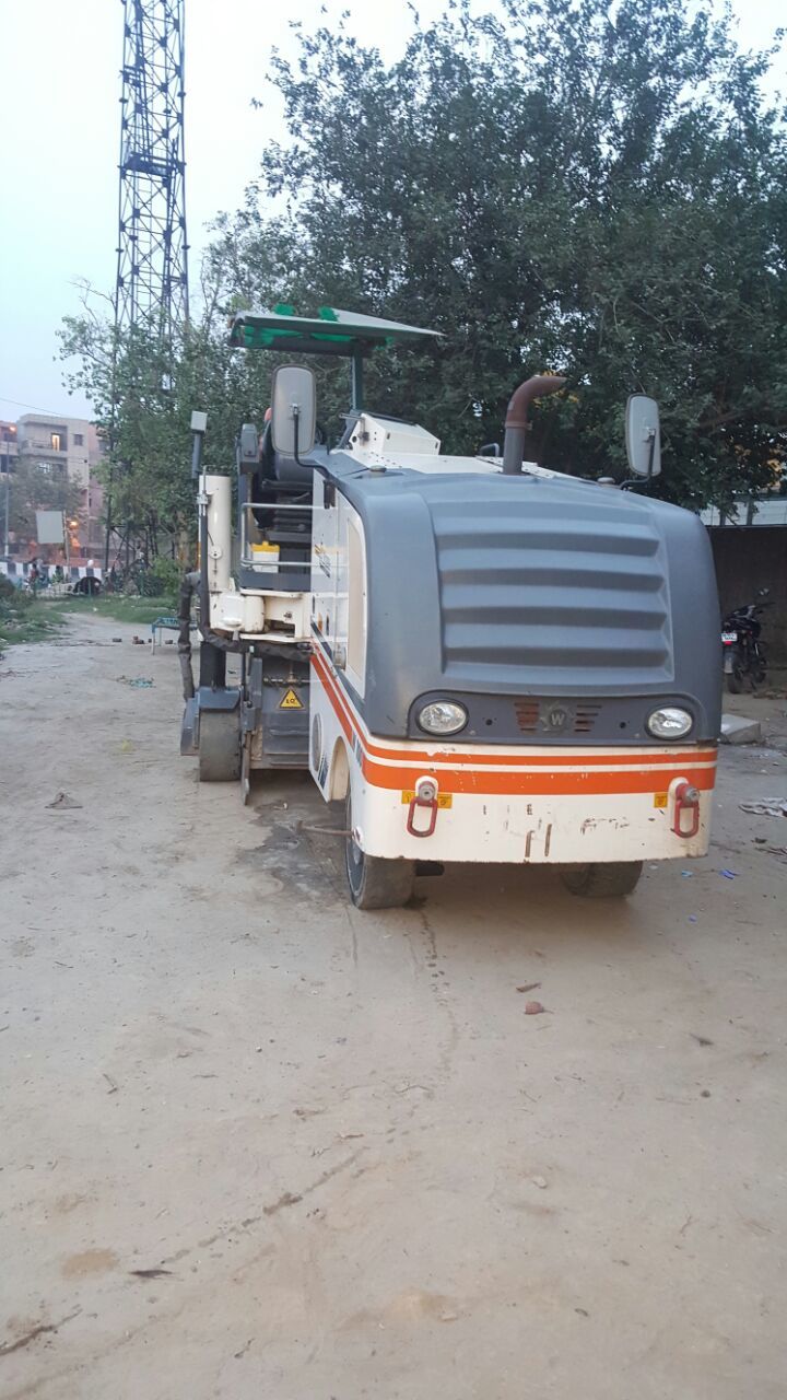 Road Milling Machine on Rent