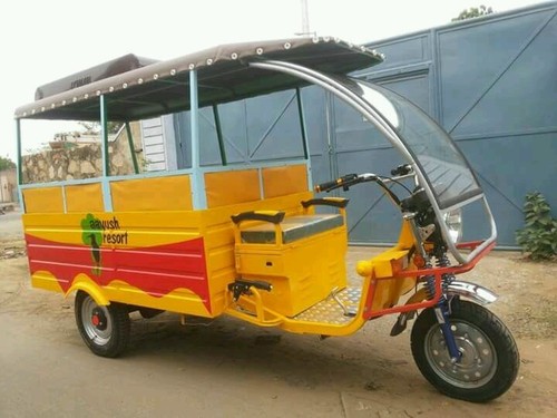School Van E-Rickshaw School Van E-Rickshaw