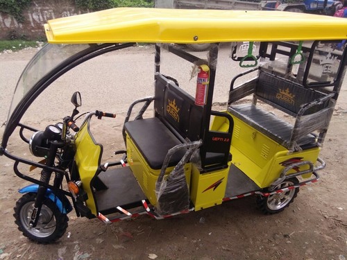 Green Loading Electric Rickshaw
