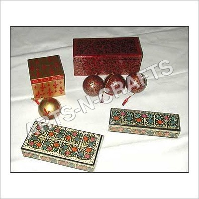 पेपर माशे हस्तनिर्मित बॉक्स