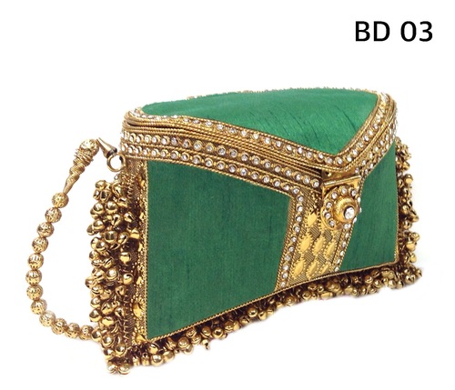 Traditional Design Metal Clutch Traditional Design Metal Clutch