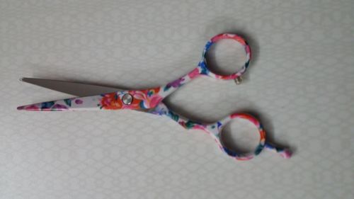 HAIR CUTTING SCISSORS
