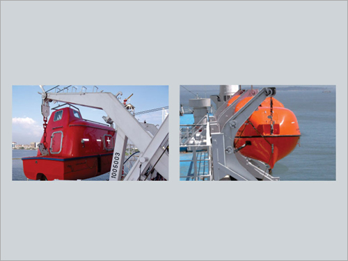 Gravity Luffing - Rolling Davit