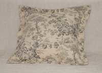 Decorative Pillow - Color: White