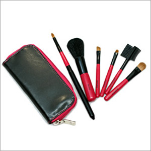 Rubine Red Mini Travel Brush Set