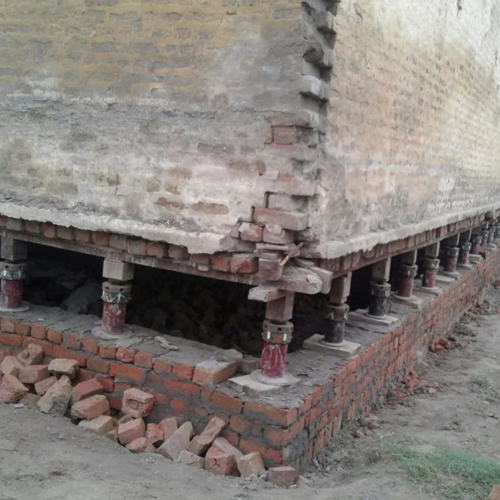 House Lifting With Jacks