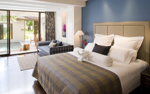 white resort pillows