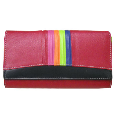 Leather Purse - Leather, 0.1-2 cm Thickness, 10-450 g Weight | Red Color, Plain Pattern, Ideal for Everyday Use