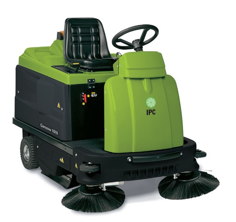 Ride On Sweeper - 65L Hopper, 7700 m²/h, 4 m² Filter | Huge Hopper, Large Path, Brush Pressure Adjustment, Debris Collection, Tool-less Filter Replacement, Impact Protection