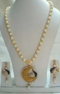 Beads And Crystal Necklace Set