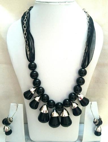 Beads And Crystal Necklace Set - Pearl & Plastic Material, Drop Earrings Included | Perfect for Engagement, Gift, and Party Occasions