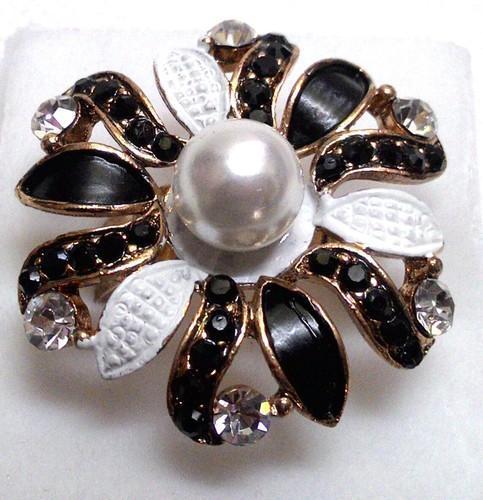 Crystal Ring - Pearl Cluster Ring for Women , Eye-Catching Look with Beautiful Pattern and Long Lasting Shine for Party Occasions