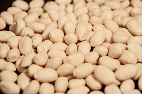 Blanched Peanut Broken (%): 1%