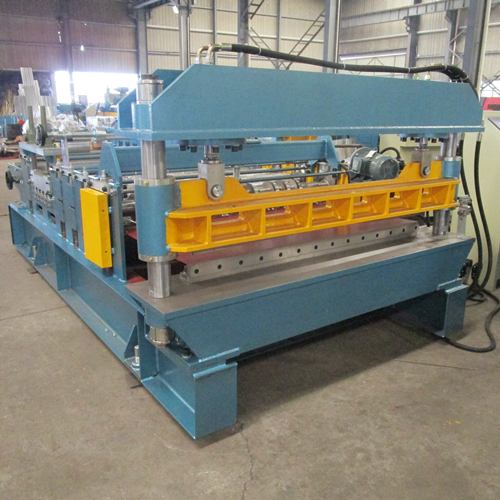 Metal cut to length machine