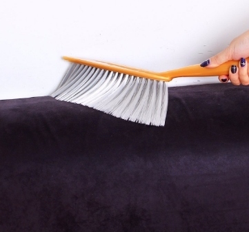 BRUSH CARPET PLASTIC HANDEL - Plastic Handle Effective Carpet Cleaning Tool | Ergonomic Design Durable Bristles for Optimal Dirt Removal