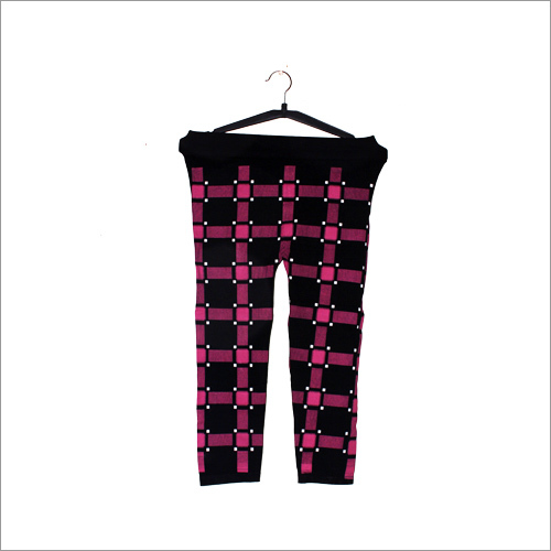Ladies Capri - Lycra Fabric, All Sizes Available, Pink Color, Elasticized Waistband, Tear Resistant, Easy to Wash, Skin-Friendly