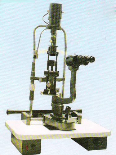 SLIT LAMP