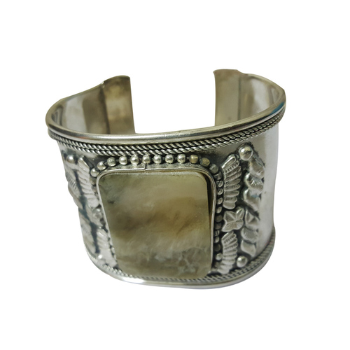 सिल्वर मेटल चूड़ी ग्लास स्टोन बीड्स के साथ