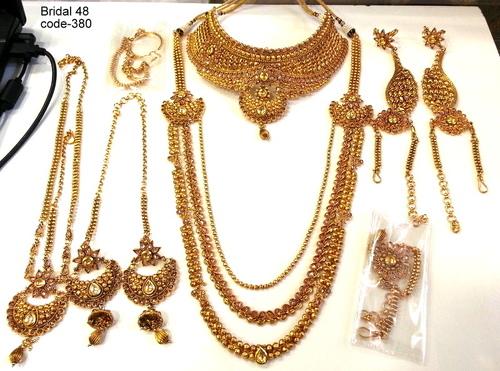 Antique Bridal Set - Copper Alloy , Customizable Design with Charming Look and Immaculate Finish