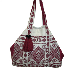 Women Shoulder Bag With Crafted Dari