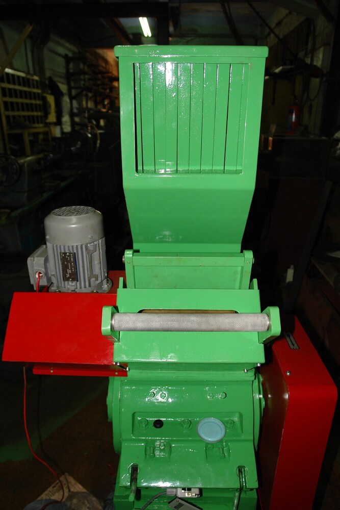 Plastic Film Grinder - Heavy-Duty Industrial Grade | Efficient Size Reduction, Enhanced Durability, User-Friendly Design