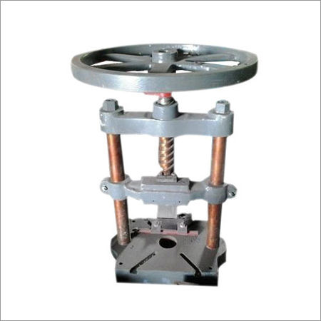 Hand Press Paper Plate Making Machine - Capacity: 15-20 Pcs/Min