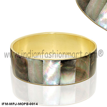 Divine Elegance - Mother of Pearl Bangle