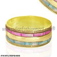 Lovely Dulcina -Mother of pearl Bangle
