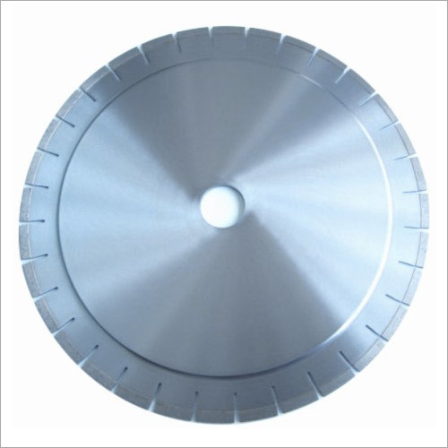 Horizontal cutting saw blade