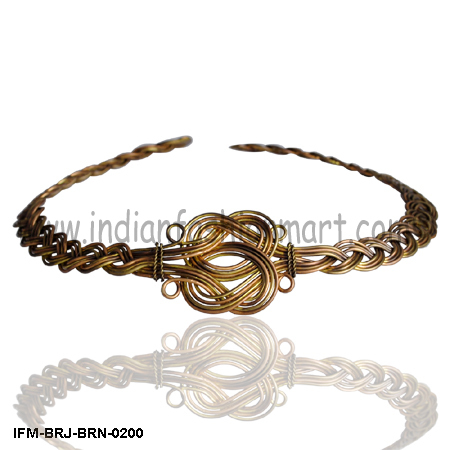 Eight  - Brass Wire Necklace