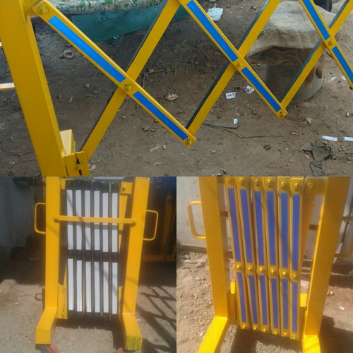 Parking Safety Expandable Metal Barricade