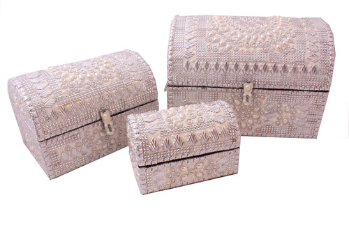 White Glass Beaded Handmade Jewellery Box Gender: Women