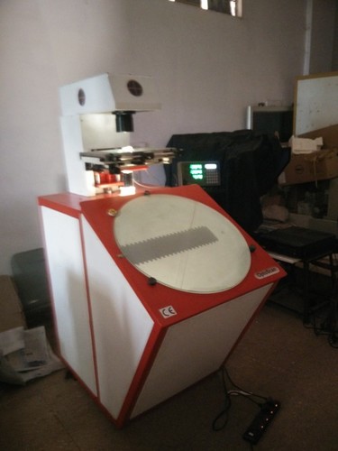 Tabletop Vertical Profile Projector