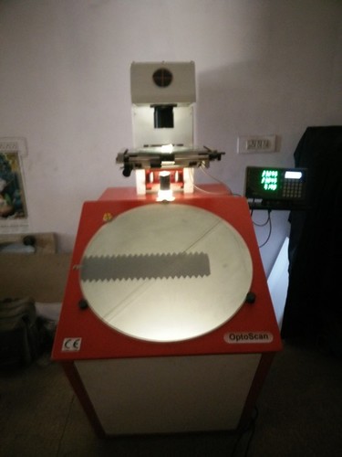 Vertical Slant Screen Profile Projector