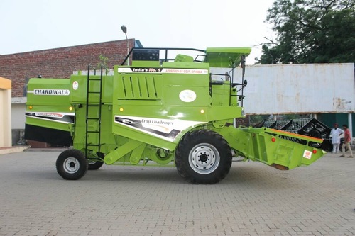 Combine agricultural harvester