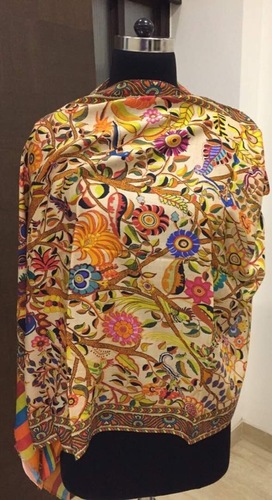 model digital print stole