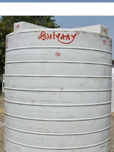 7500 plastic water storage tank