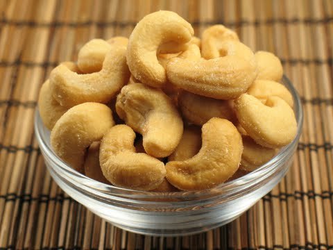 Cashew Nut - Bulk Packaging, Off-White Color, Various Sizes | Delicious Taste, Excellent Flavor, Versatile Use, High Quality, 12 Months Shelf Life