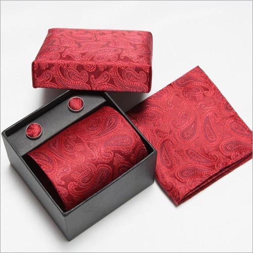 Red abstract design 3pcs gift set including cufflink necktie and pocket square