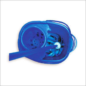 Easy To Use Squeezer Plastic Bucket