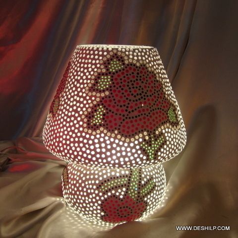 White And Red Swan Neck Crackle Glass Table Lamp