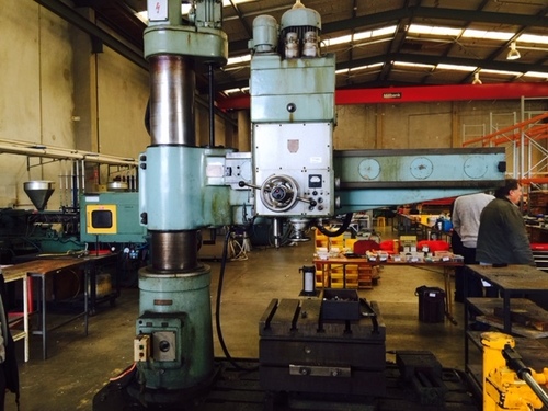 RADIAL DRILLING MACHINE