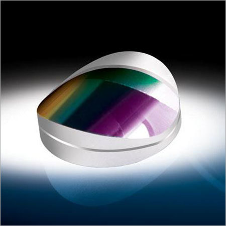 Achromatic cylindrical lens