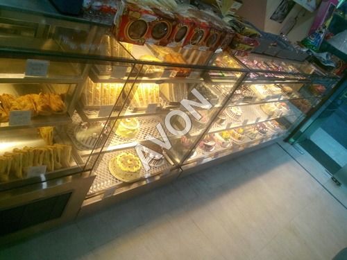 G6.Hot n Cold Display Cabinet (Gold E4)