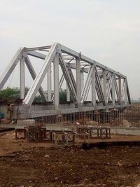 Erection Services - Steel Truss, Project Specific Load Capacity | Bridge Erection, Detailed Planning, High Quality, Safe Methods, Skilled Labor