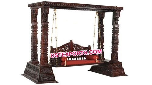 लकड़ी के नक्काशीदार शादी के झूले