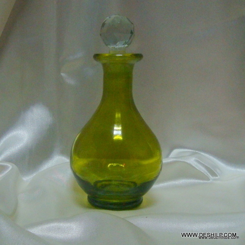Pretty and Beautiful Grn vintage Decanter