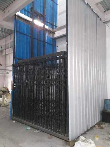 Cage Type Industrial Lift By MAHINDRA STILLER AUTO TRUCKS LIMITED